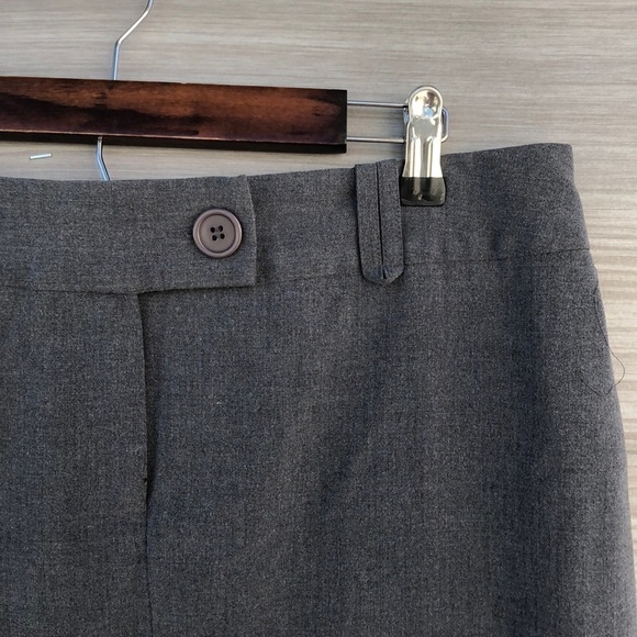 Skirt w/back buttons Size 12 - Picture 2 of 7